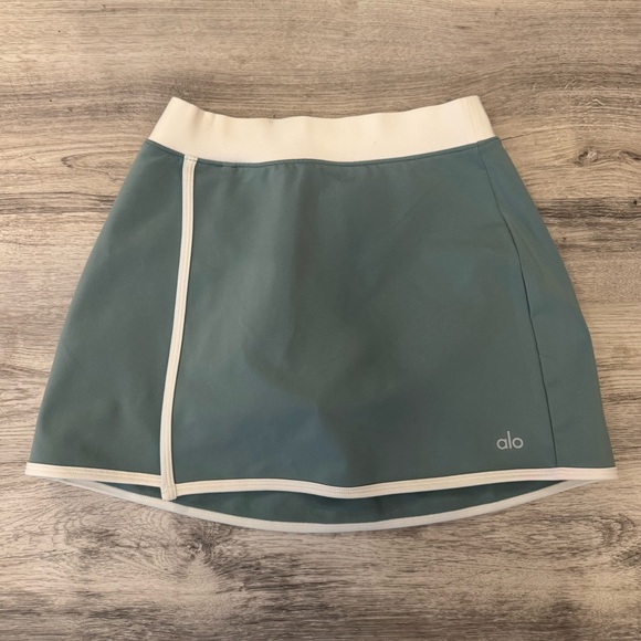 ALO Yoga Dresses & Skirts - Alo Yoga Airbrush Streamlined Skirt - Size XXS